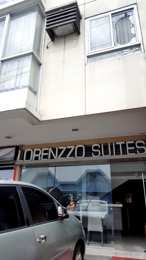 ZEN Rooms Lorenzzo Suites Makati image 1